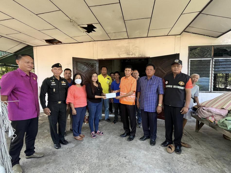 วันที่ 18 มกราคม 2567 นายจักรี  ตรีเมฆ  นายกอบต. วังสามัคคี พร้อมคณะผู้บริหาร ปลัด รองปลัด ป้องกัน กำนัน ผู้ใหญ่บ้าน ส.อบต.ร่วมกับ พ.จ.ท.คนึง พูลพิพิธ นายอำเภอโพนทอง ลงพื้นที่ช่วยเหลือเบื้องต้นให้กับบ้านที่เกิดอัคคีภัย ราย นางสาวจิราภัทร จันทะคะมุด บ้านเลขที่ 197 บ้านเหล่าน้อย หมู่ที่ 5 ตำบลวังสามัคคี อำเภอโพนทอง จังหวัดร้อยเอ็ดคะ